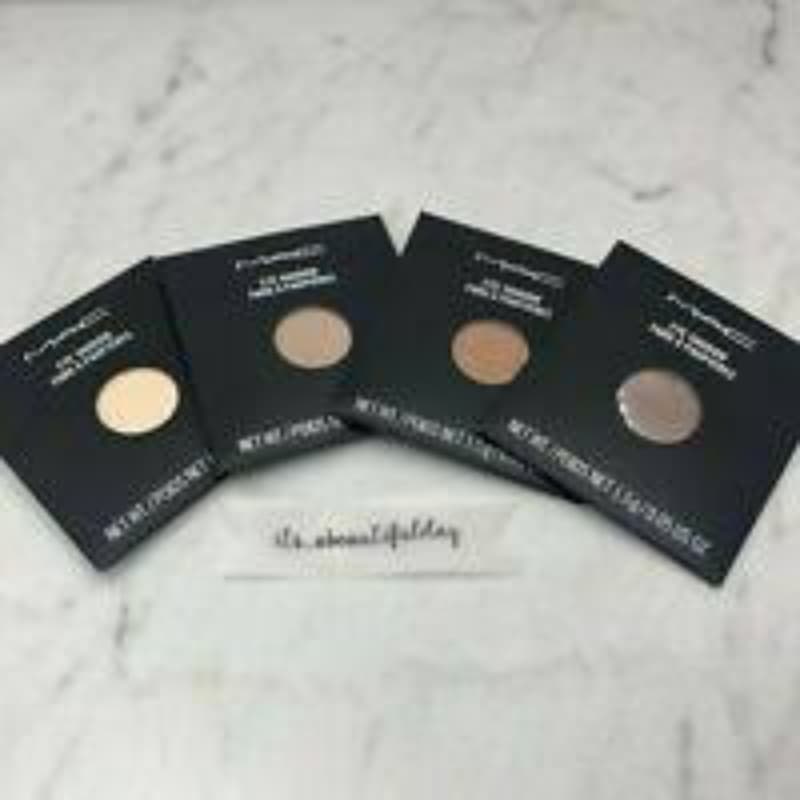 Single eyeshadow brown